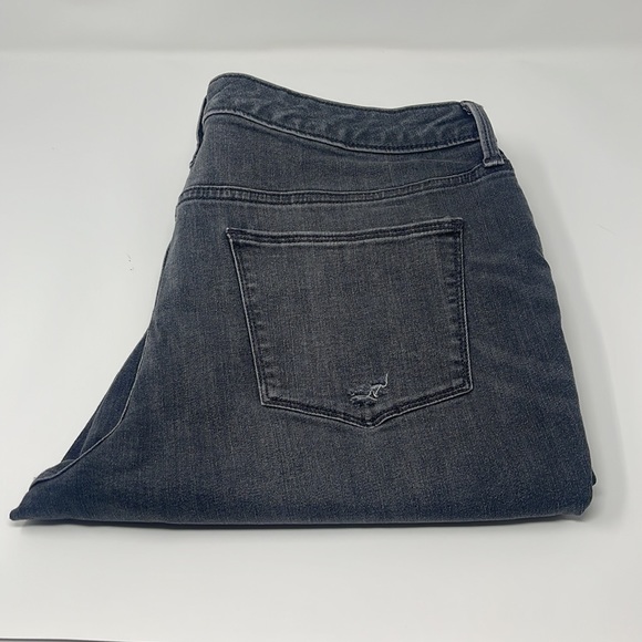 Universal Thread High Rise Distressed Crop Jeans - Picture 5 of 9
